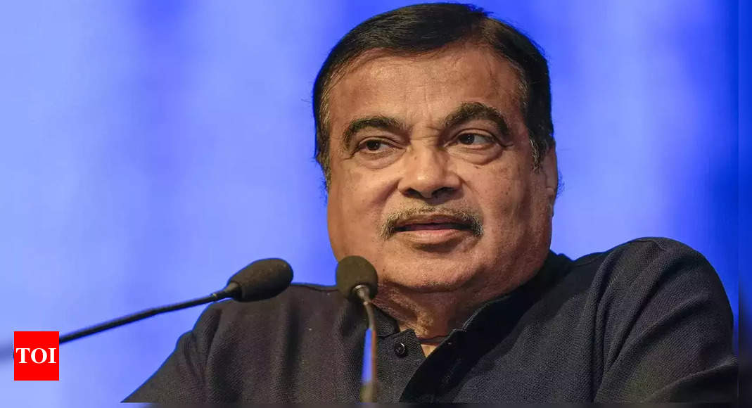 Nitin Gadkari refuses to fall for Mallikarjun Kharge’s bait, corners him instead