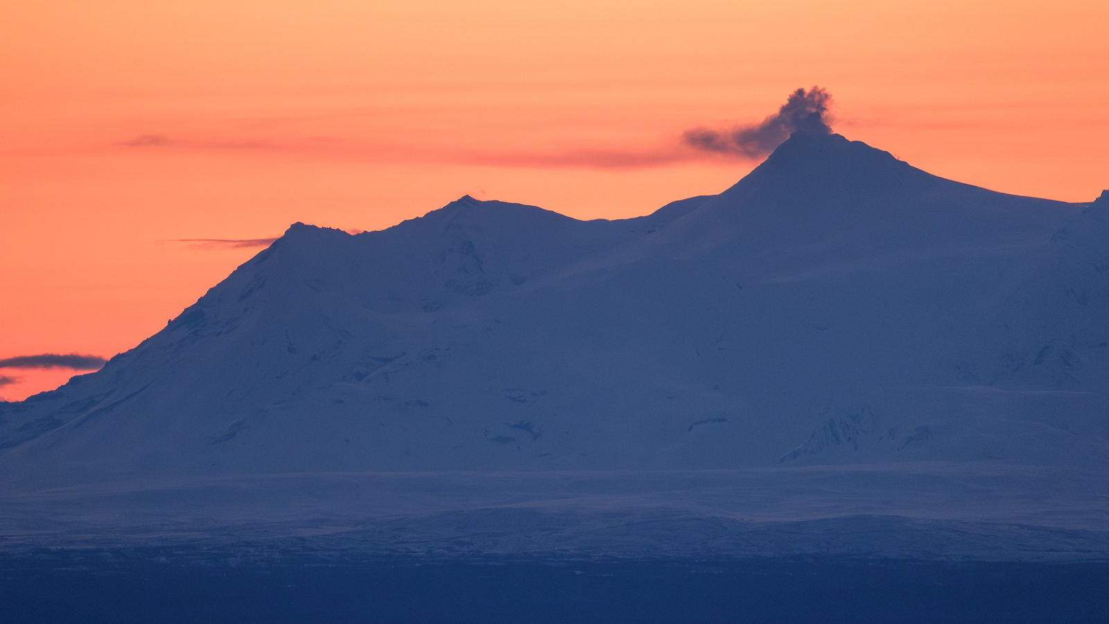 Huge steam plume rises from Alaska’s Mount Spurr as volcano edges closer to eruption