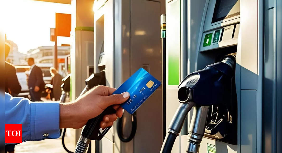 Viral video reveals new credit card scam at petrol pumps, watch