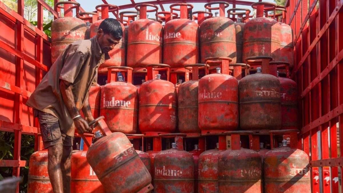 LPG Price June 2025: Commercial Cylinder Rates Slashed -Wise Prices for Delhi, June 2025: Commercial Cylinder Rates Slashed -Wise Prices for Delhi, Mumbai, Chennai, Kolkata