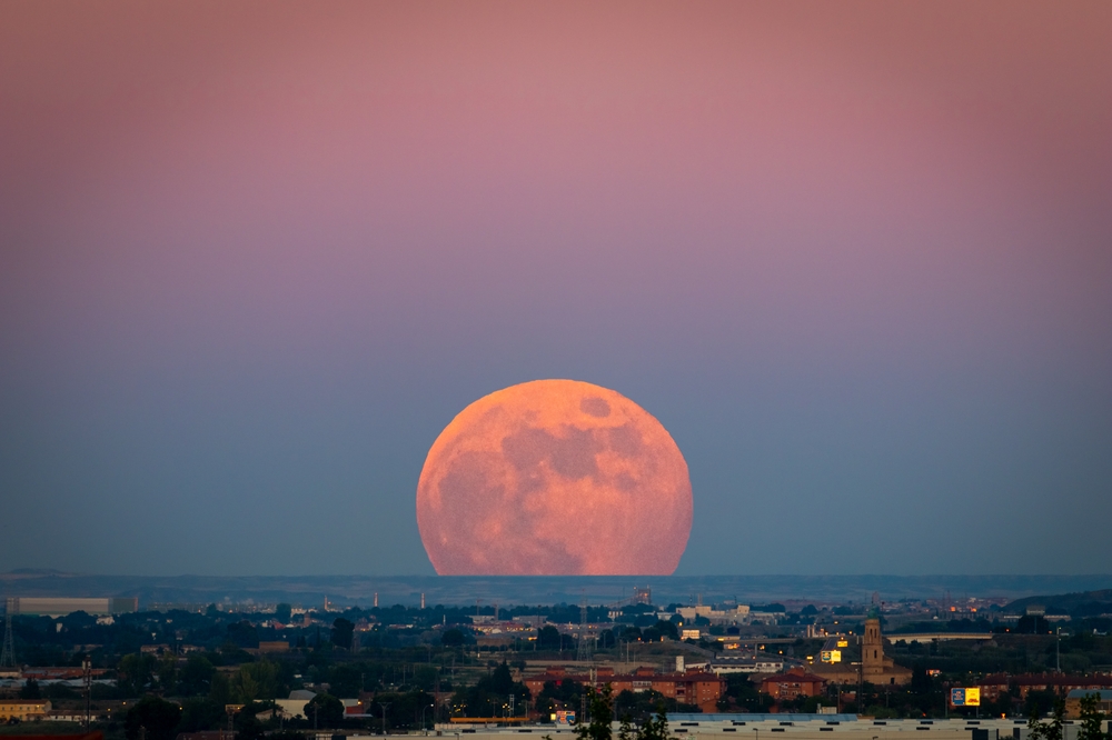 The 2025 Strawberry Moon Isn’t Actually Red, but It Can Turn Off a Star — Here’s What to Know