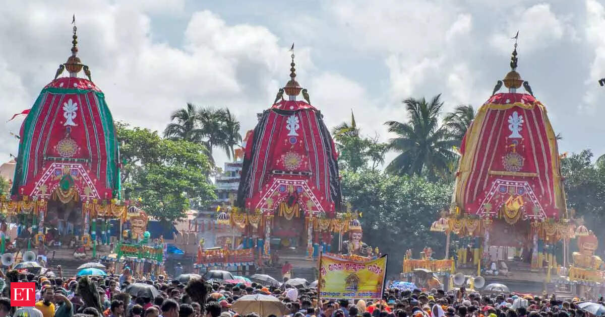 Jagannath Puri: Many gather to see bathing rituals