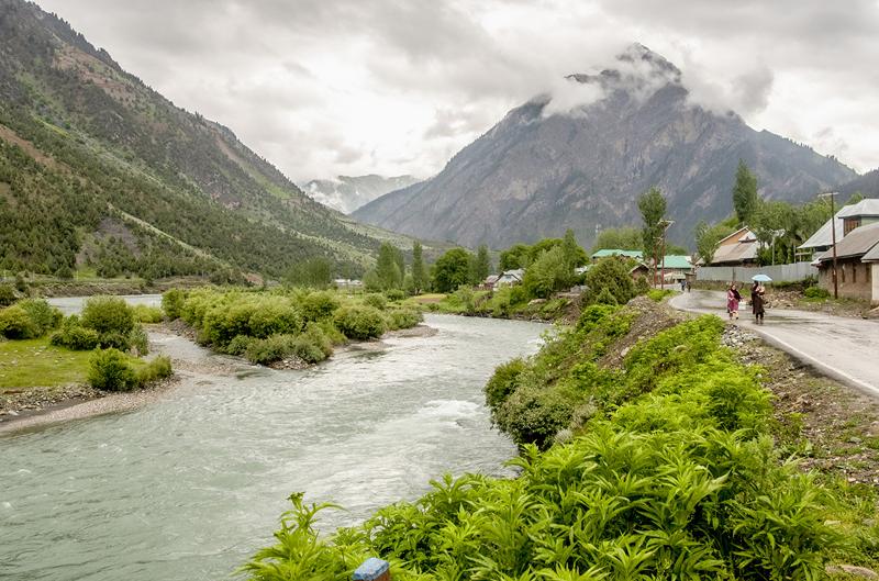 Climate change threatens India-Pakistan pact over major river system