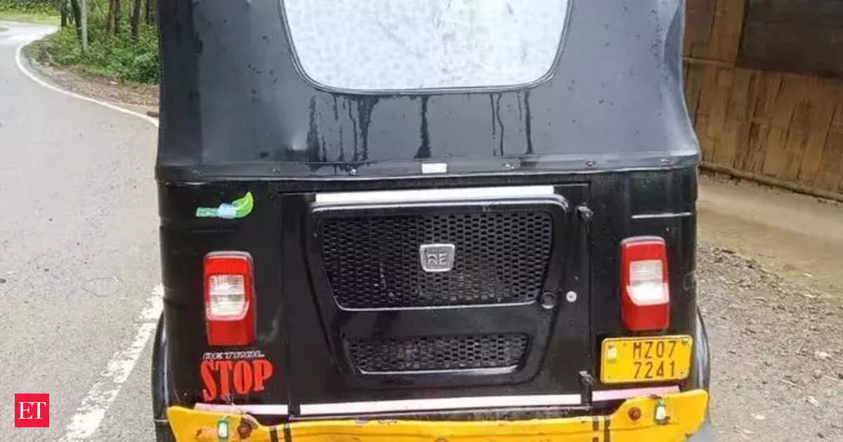 Honesty on Three Wheels: Mizoram auto driver returns ₹17 lakh without expecting reward