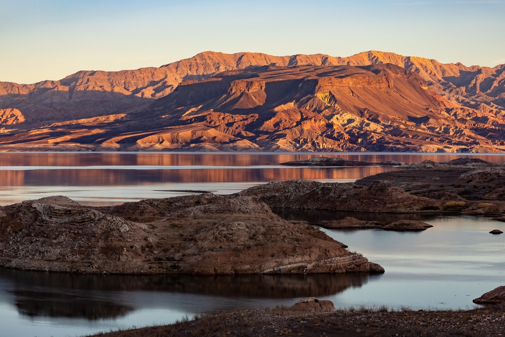 Megadrought Reveals Volcanic Ash at Lake Mead, Giving Us a Better Look at the Lake’s Past
