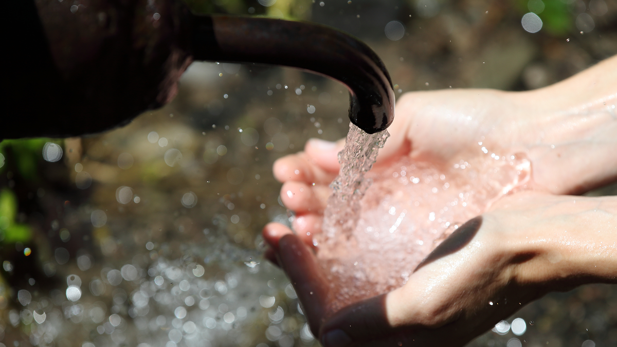 MIT’s high-tech ‘bubble wrap’ turns air into safe drinking water — even in Death Valley