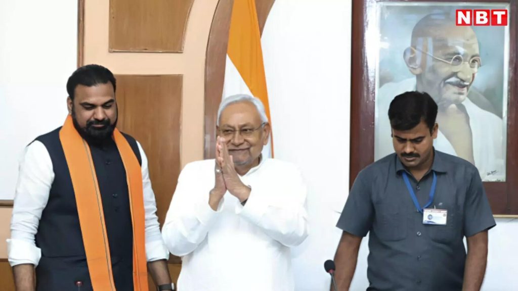 बिहार चुनाव से पहले युवाओं पर मेहरबान हुए नीतीश, दे दिया इंटर्नशिप के लिए 6 हजार वाला तोहफा!