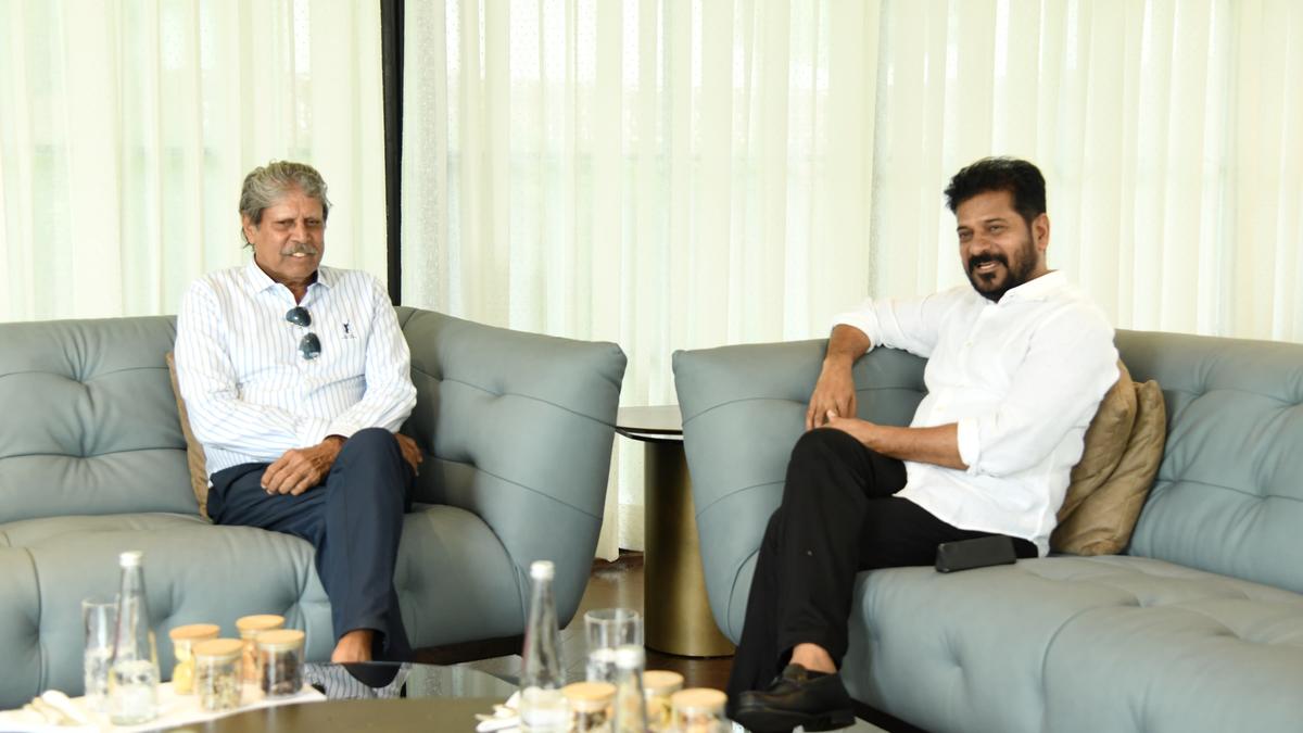 kapil-dev-meets-cm
