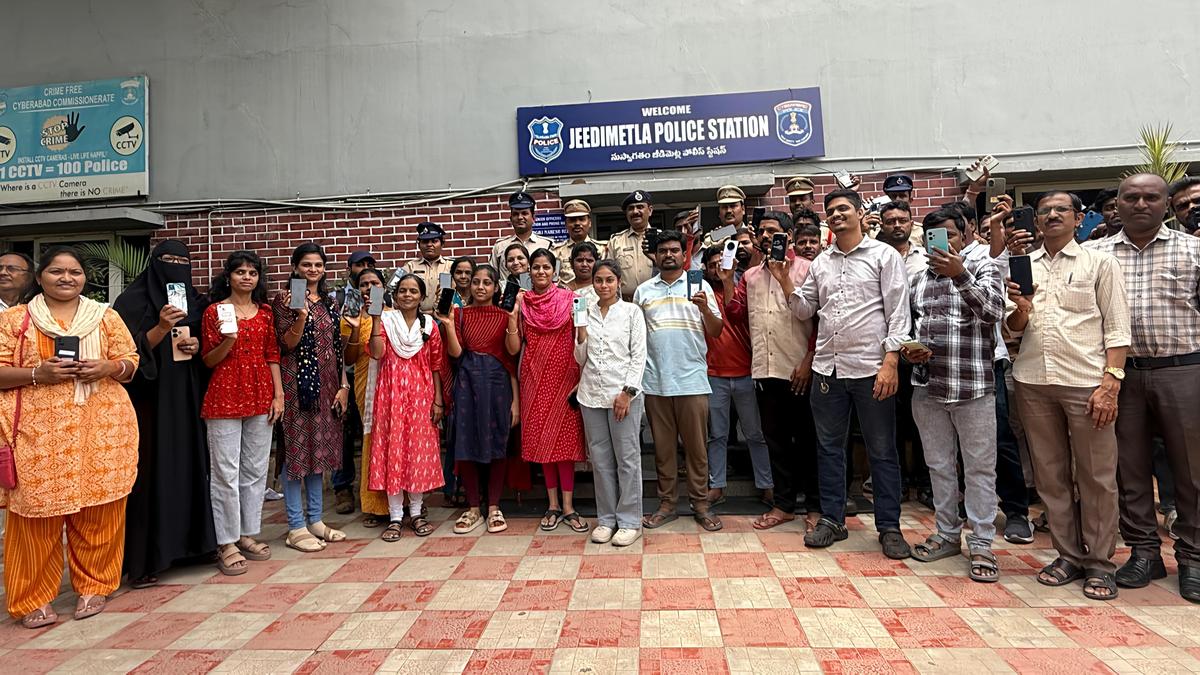 balanagar-police-return-69-stolen-mobiles-worth-₹15.26-lakh