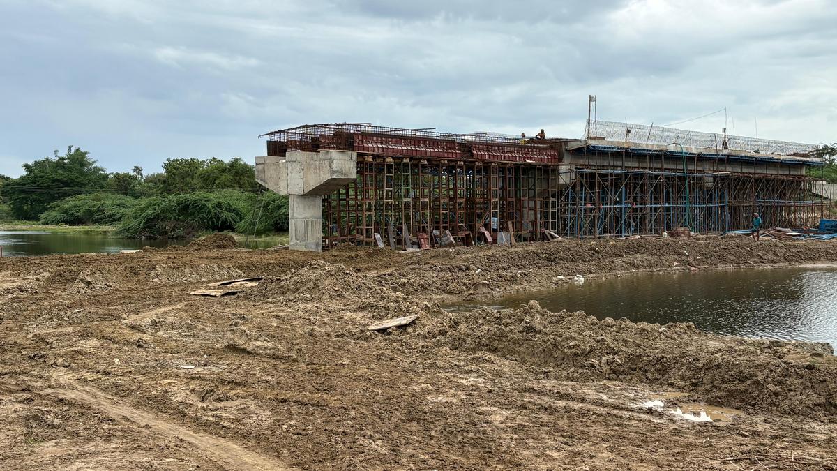 bridge-construction-linking-tirumarugal-and-kilvelur-gains-momentum