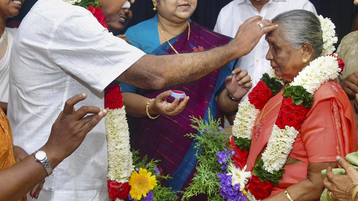 finding-love-in-70s:-elderly-duo-marries-in-kerala-old-age-home
