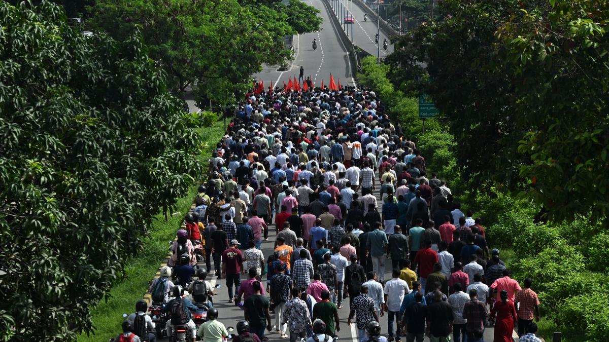 bharat-bandh:-normal-life-hit-in-kerala’s-ernakulam-district