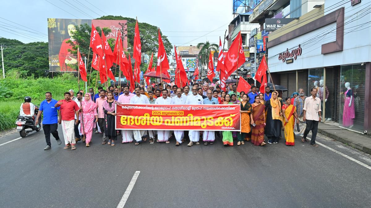 bharat-bandh:-national-strike-assumes-proportions-of-a-bandh-in-kerala