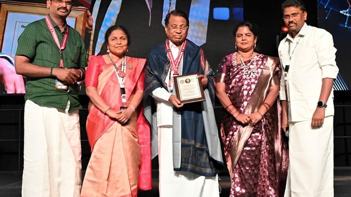 vit-chancellor-viswanathan-honoured-by-tamil-sangam-federation-in-us.