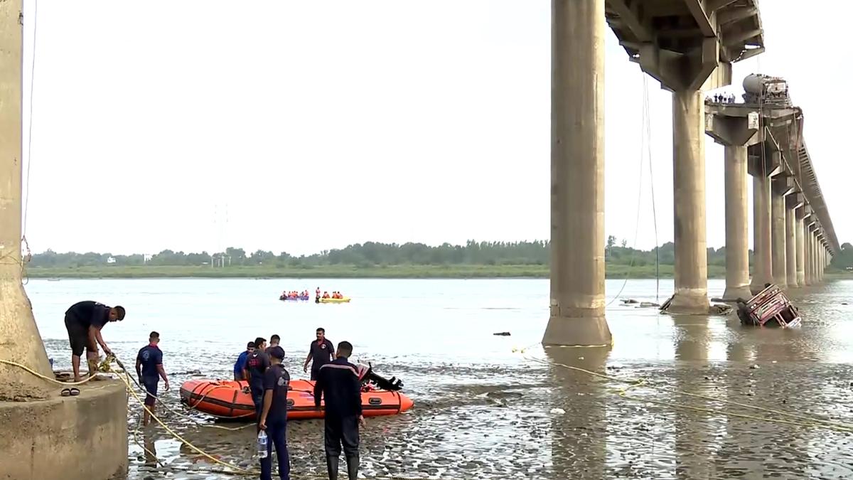 vadodara-bridge-collapse:-activists-say-repeated-warnings-about-‘dangerous-condition’-ignored