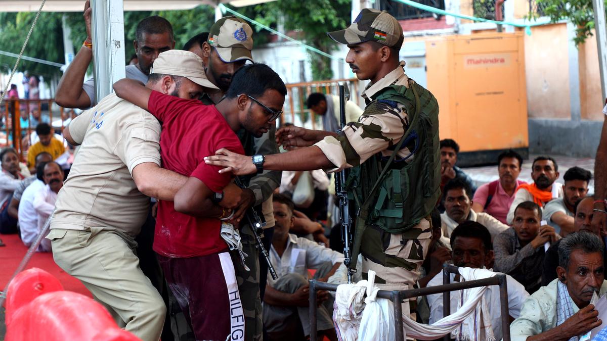 10th-batch-of-over-6,400-pilgrims-leaves-jammu-for-twin-base-camps-of-amarnath