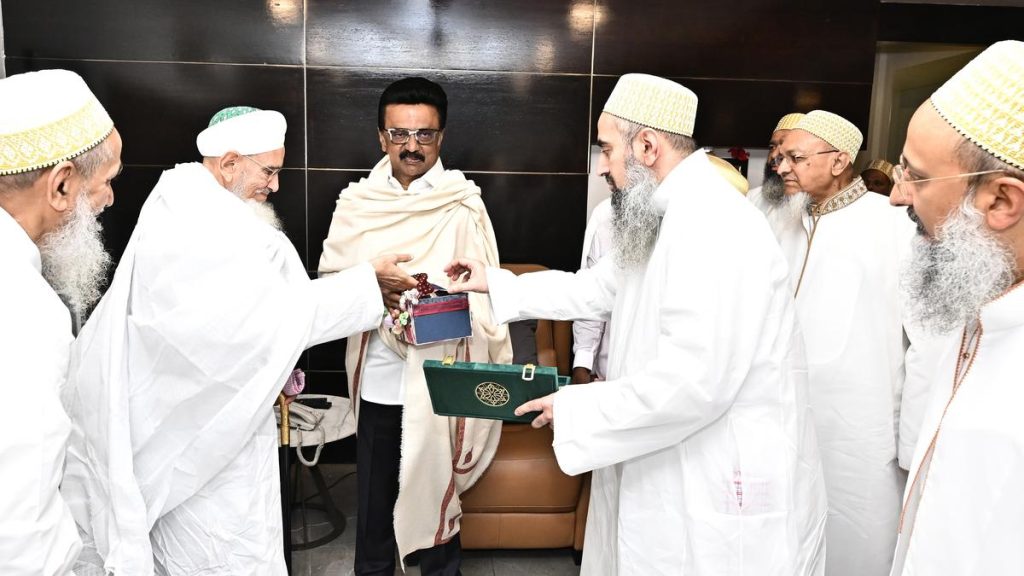 Stalin Meets Dawoodi Bohra Leaders, Receives ₹1 Crore for CMPRF