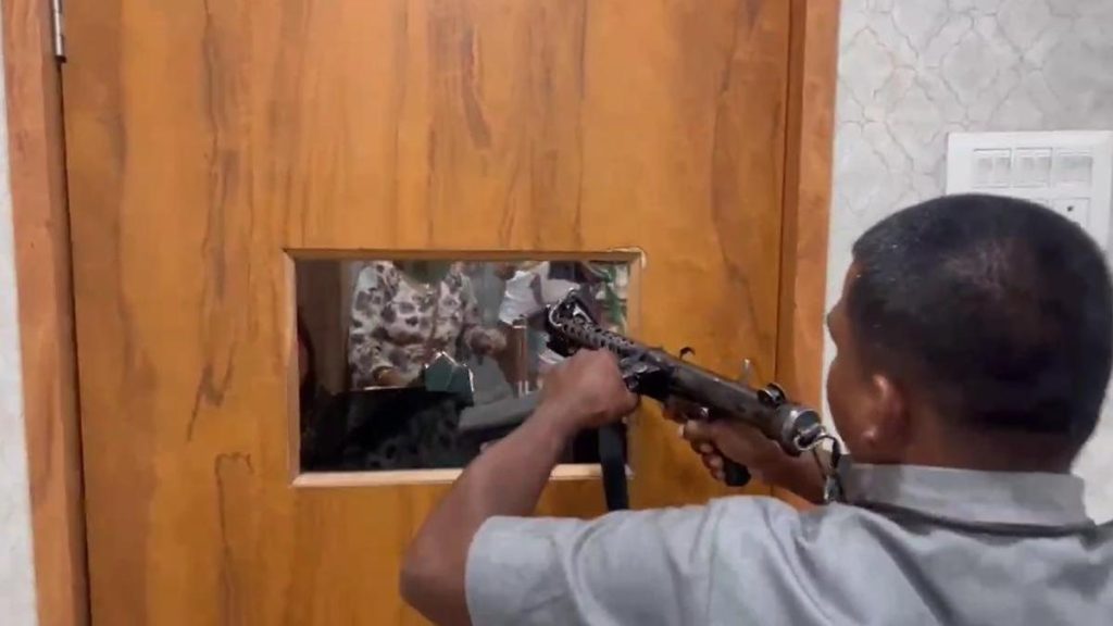 MLC Teenmaar Mallanna’s gunman opens fire as Telangana Jagruthi members storm his Hyderabad office
