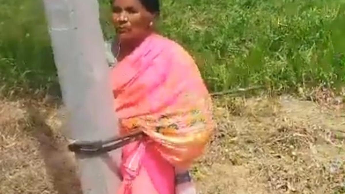 man-‘ties’-mother-to-electric-pole-to-gain-sympathy-over-property-dispute