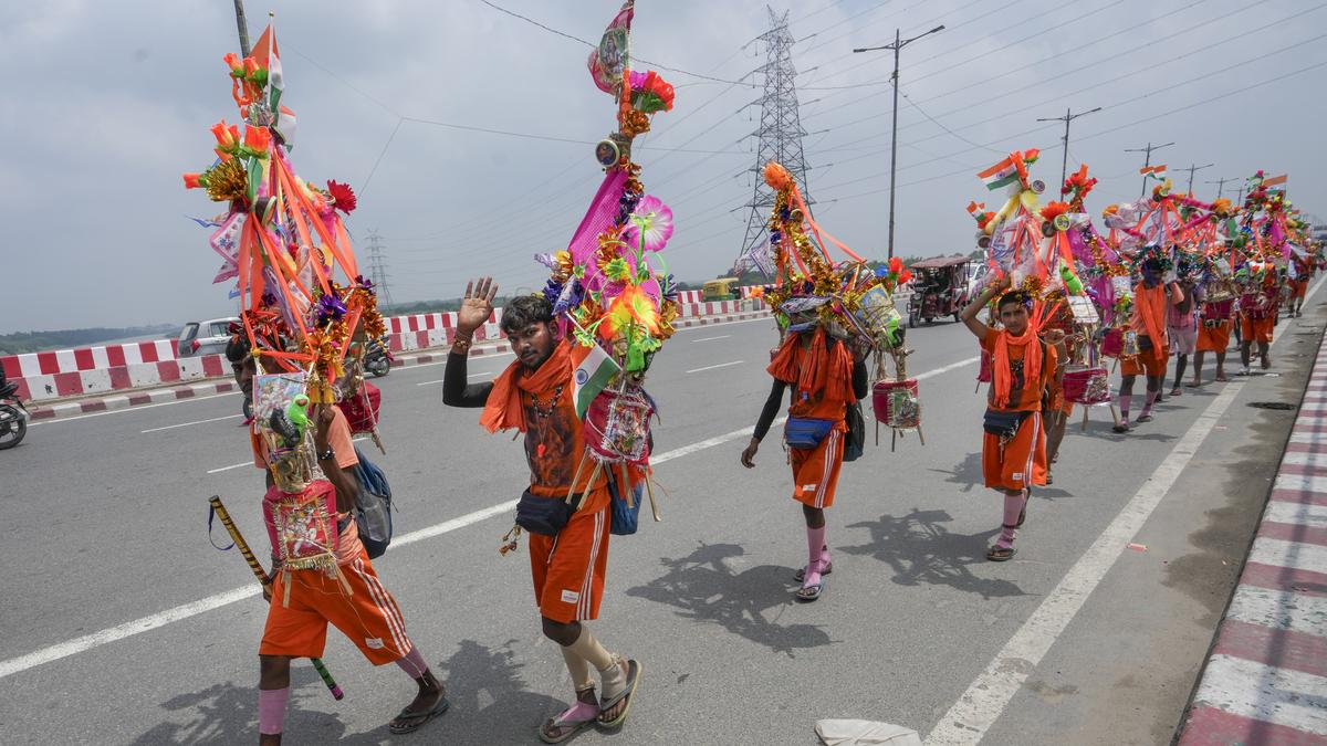 supreme-court-seeks-response-from-up.-on-plea-against-qr-code-directive-for-eateries-along-kanwar-yatra-route