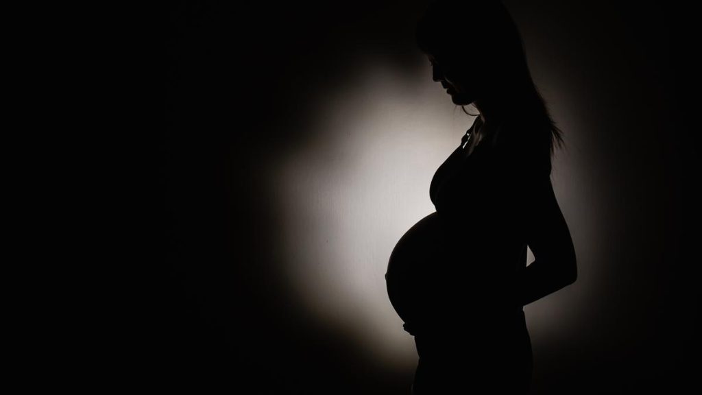Tragedy on Bus: Newborn Dies After Being Thrown Out by Parents