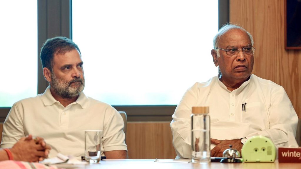 Kharge, Rahul Urge PM Modi to Introduce Statehood Bill for J&K