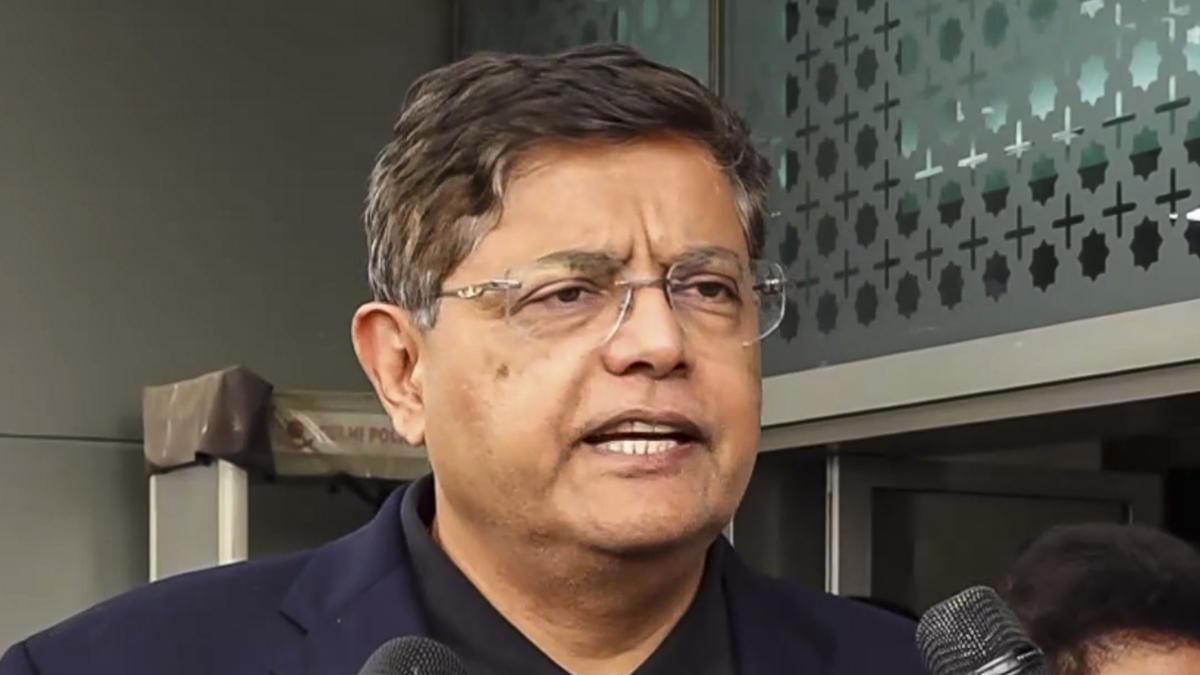 parliamentary-panel-clears-income-tax-bill-2025-with-285-suggestions,-to-be-tabled-in-monsoon-session