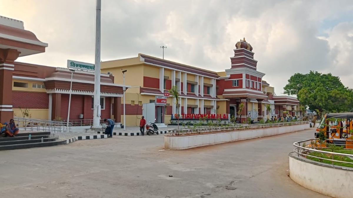 railway-gate-keeper-at-railway-station-near-tiruvannamalai-suspended-for-sloppy-work