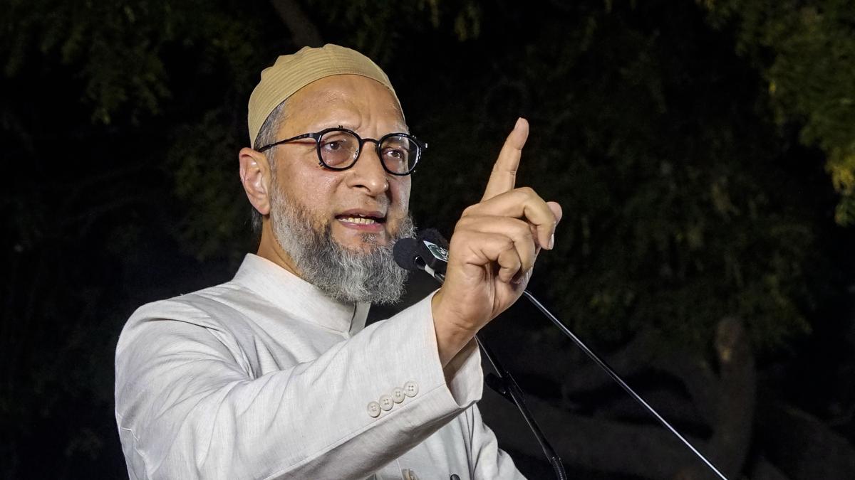 continue-operation-sindoor-till-pahalgam-terror-attack-perpetrators-are-apprehended-or-killed:-aimim-chief-owaisi