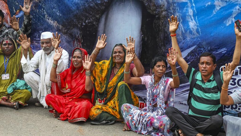 Amarnath Yatra Resumes in J&K After Brief Suspension