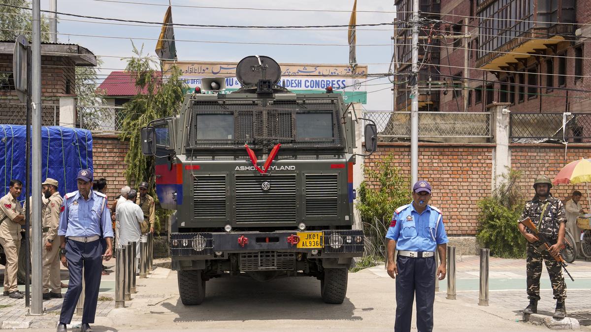 congress’-street-protest-over-statehood-foiled-by-l-g-administration-in-srinagar