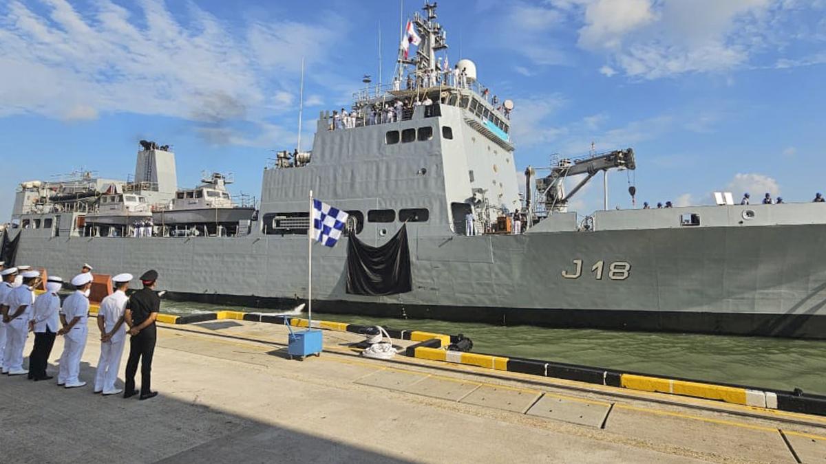 ins-sandhayak-visits-malaysian-port-to-boost-maritime,-hydrographic-cooperation