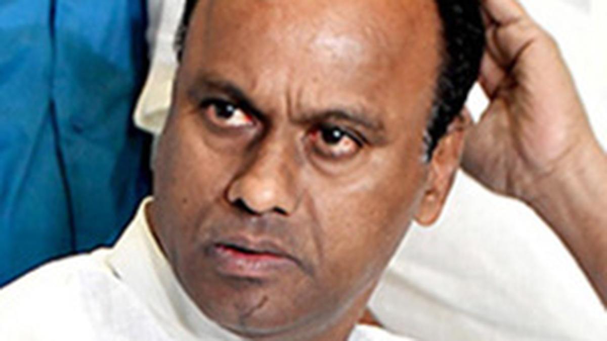 revanth-asserts-palamuru’s-son-will-rule-telangana-for-next-10-years;-rajagopal-says-cm-selection-in-congress-is-democratic