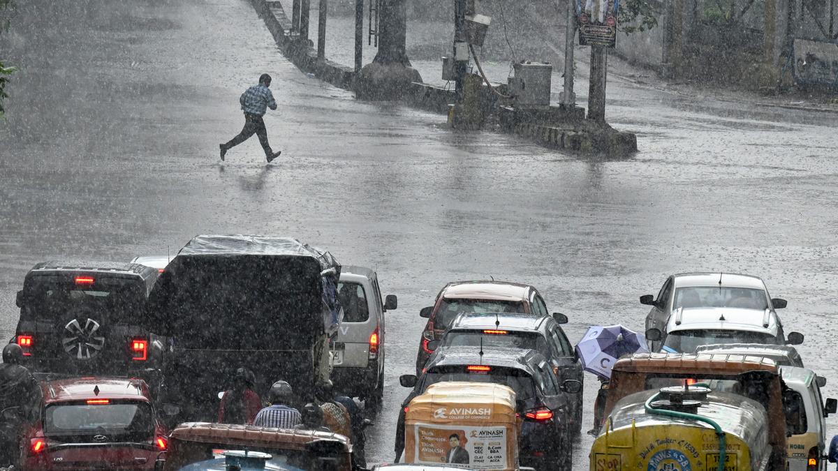 flooded-flyovers,-choked-roads:-traffic-police-change-gears-on-monsoon-strategy
