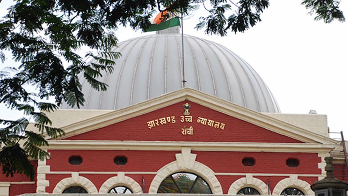 jharkhand-high-court-delivers-split-verdict-on-death-sentence-given-to-2-maoists-in-murder-of-six-policemen
