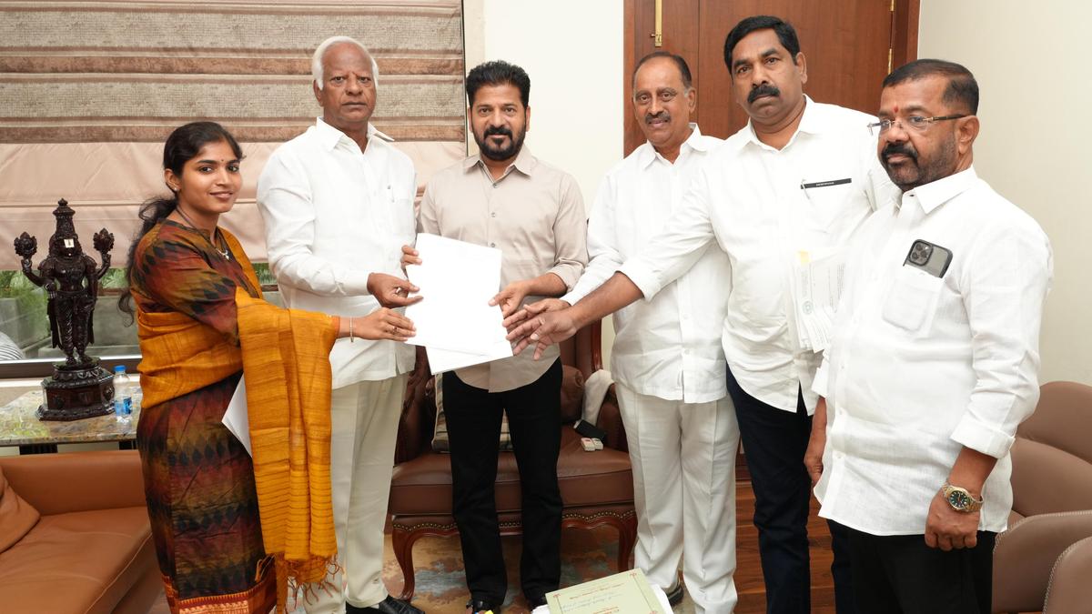 warangal-mlas-meet-cm,-seek-sports-stadium
