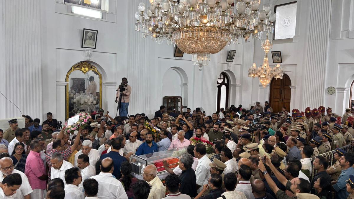 vs.-achuthanandan’s-mortal-remains-moved-to-durbar-hall-at-secretariat-to-lie-in-state