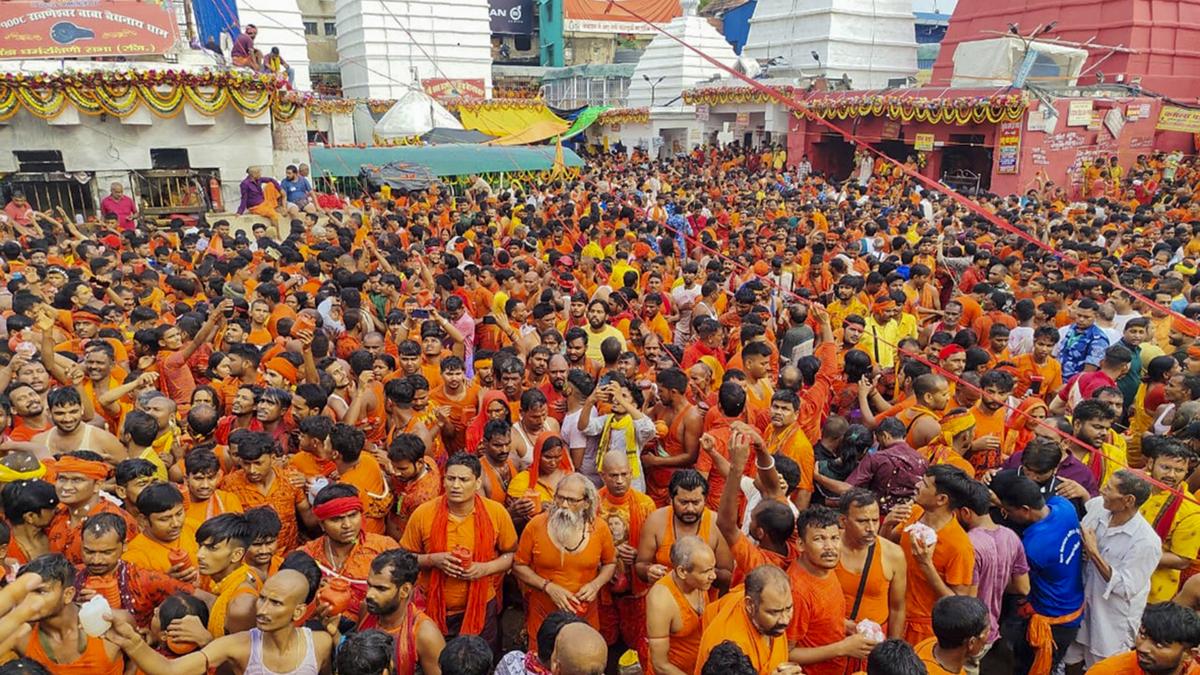 sc-directs-all-hotel-owners-along-kanwar-yatra-route-to-display-licences