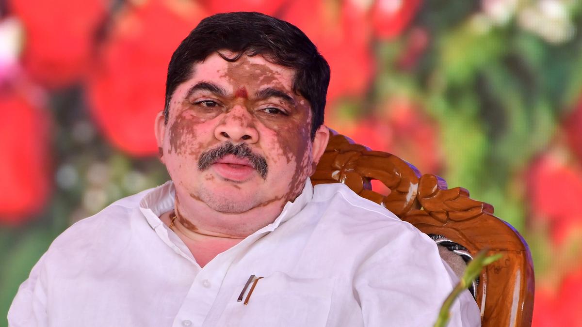 rtc-to-celebrate-200-crore-free-tickets-worth-thousands-of-crores-under-maha-lakshmi-scheme:-ponnam-prabhakar