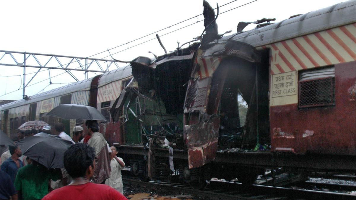 ‘grave-error’:-why-bombay-hc-acquitted-all-12-convicted-in-2006-mumbai-train-blasts