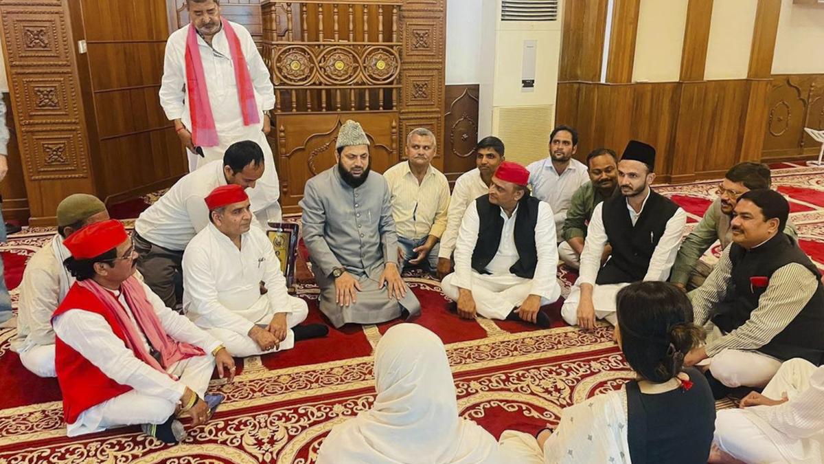 bjp-accuses-samajwadi-party-of-holding-‘political-meeting’-at-a-mosque;-sp-refutes-the-charge