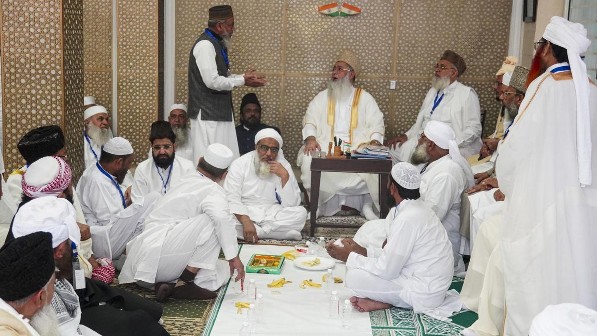 mohan-bhagwat-meets-muslims-religious-leaders-in-delhi-to-promote-dialogue-between-communities