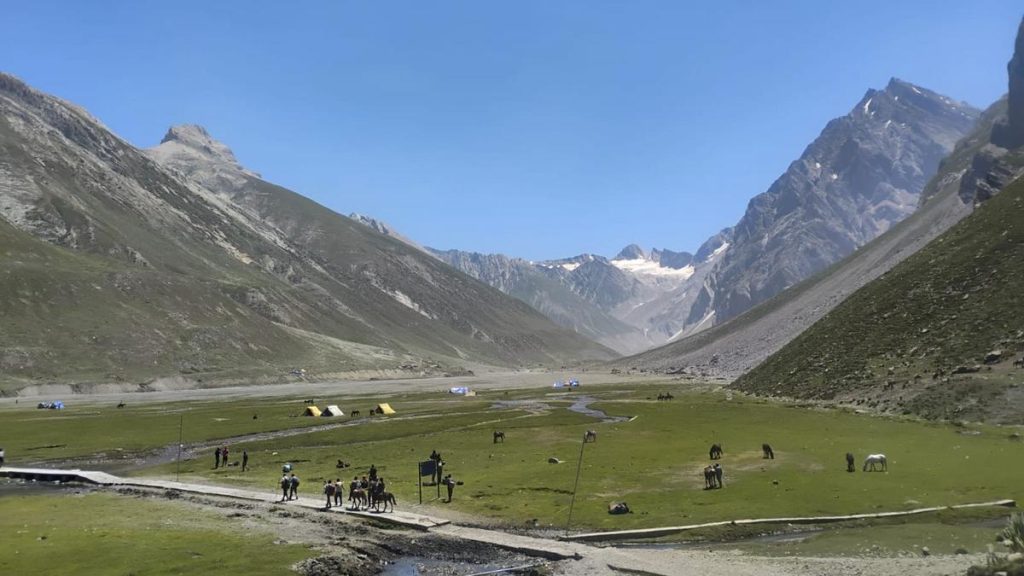 Foreign Pilgrims Describe Spiritual Awakening After Amarnath Shrine Visit