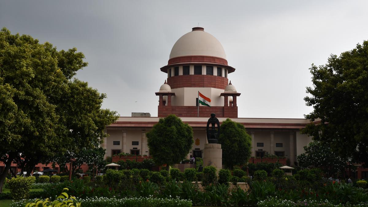 supreme-court-extends-stay-on-summons-to-rahul-gandhi-in-savarkar-case 
