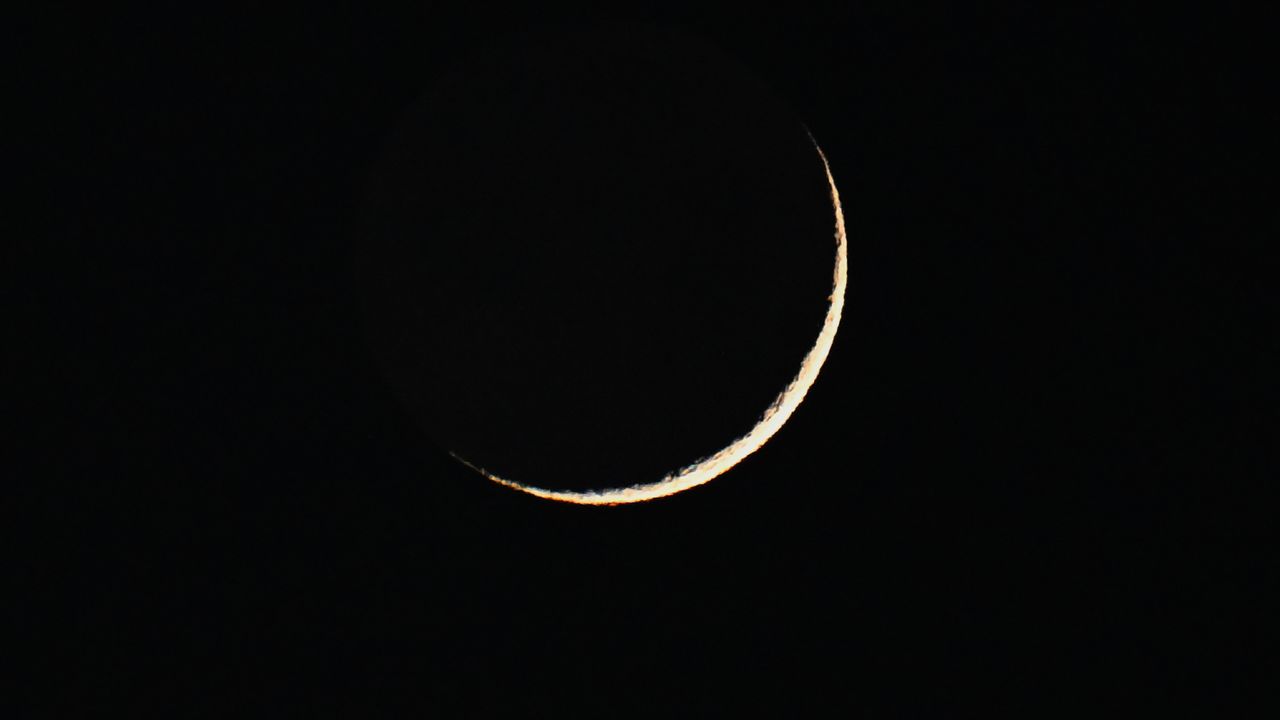 See a razor-thin moon shine close to Regulus in the evening sky tonight