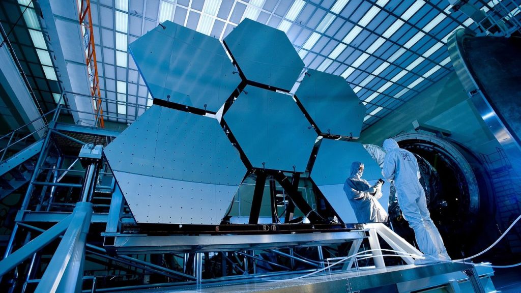 How can the James Webb Space Telescope see so far?