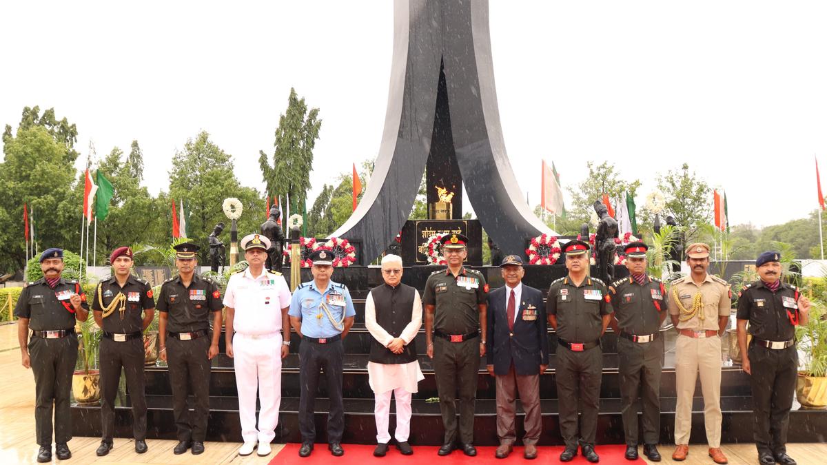 tributes-paid-to-kargil-war-heroes-at-wreath-laying-ceremony-in-hyderabad