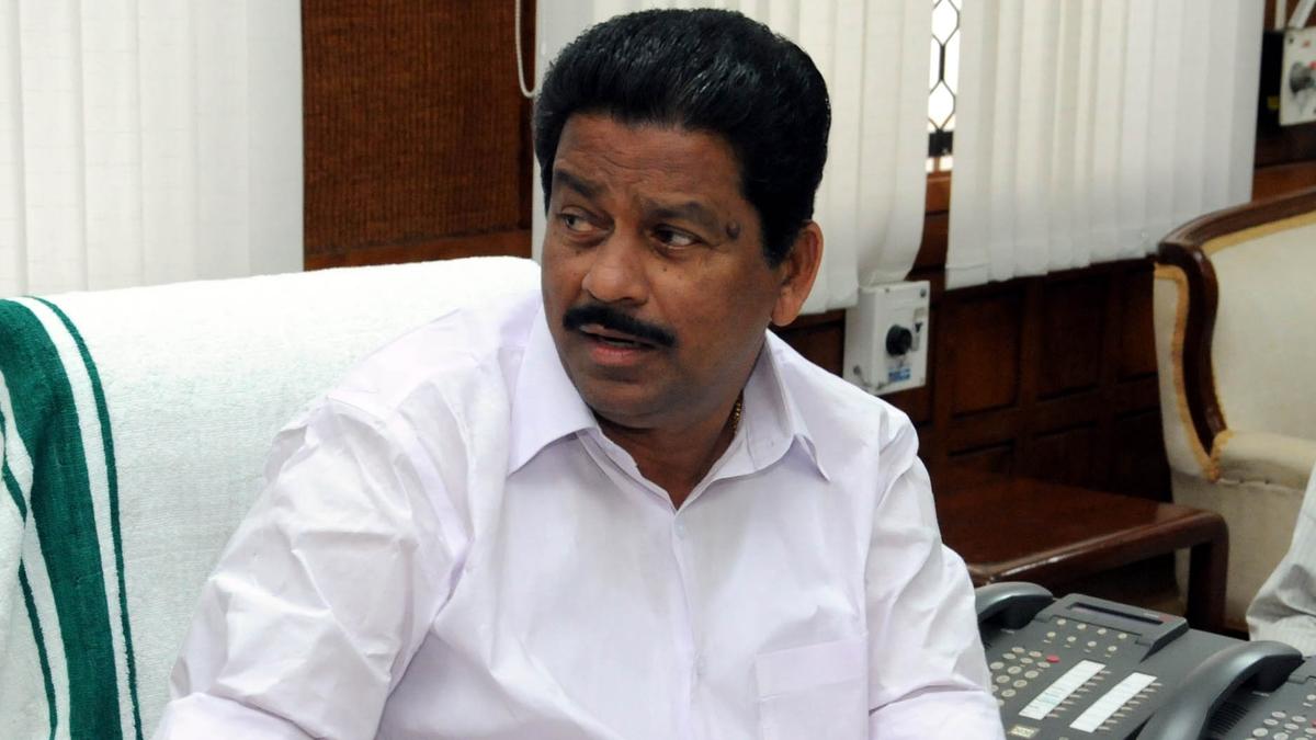 former-speaker-sakthan-assumes-temporary-charge-as-thiruvananthapuram-dcc-president-after-palode-ravi-resigned-over-“political-gaffe”