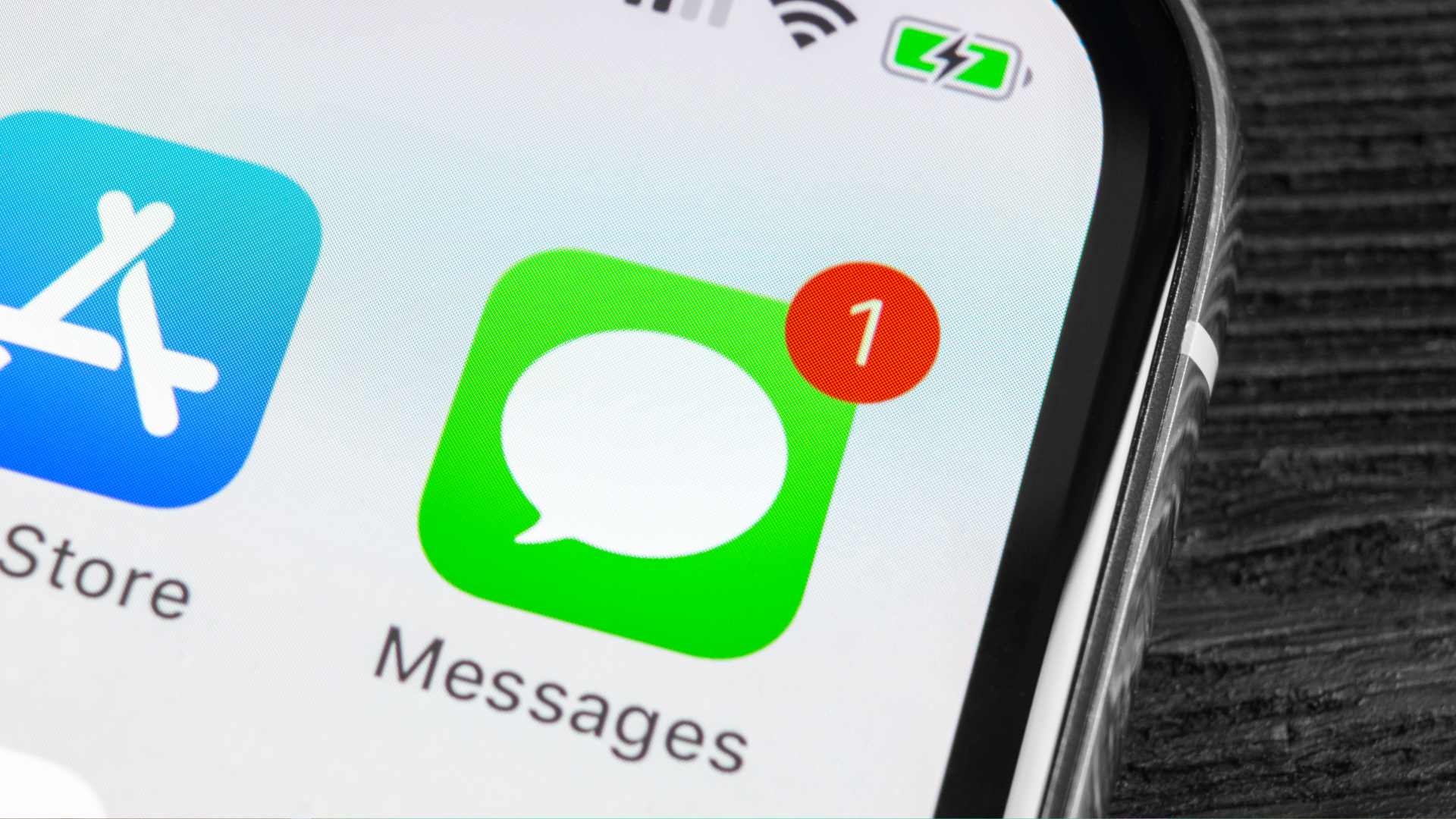 Here’s How iOS 26 Will Save You From Scam Texts