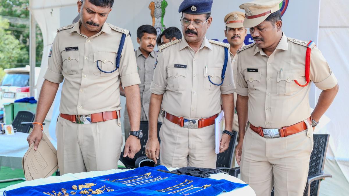 police-arrest-man-for-house-break-ins-in-srikalahasti,-recover-items-worth-₹27-lakh